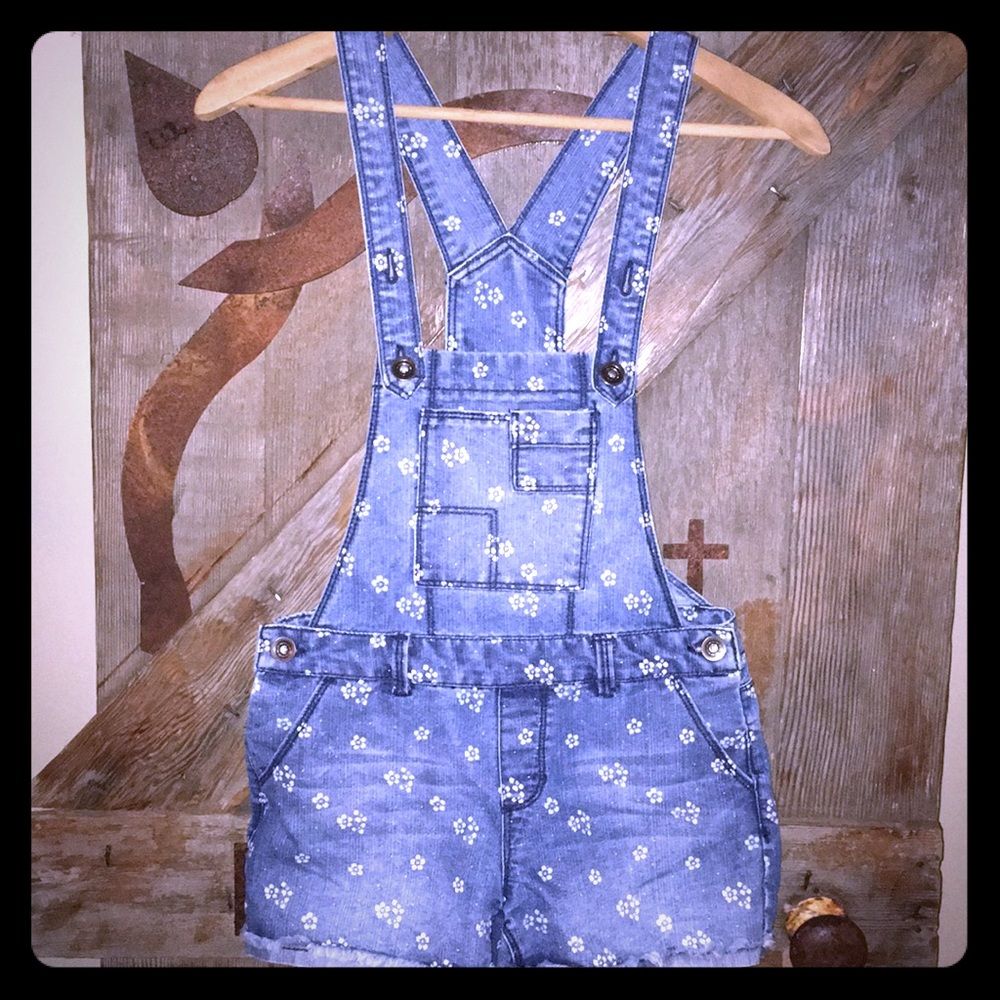 Adorable! Squeeze bib shorts. Sz 14